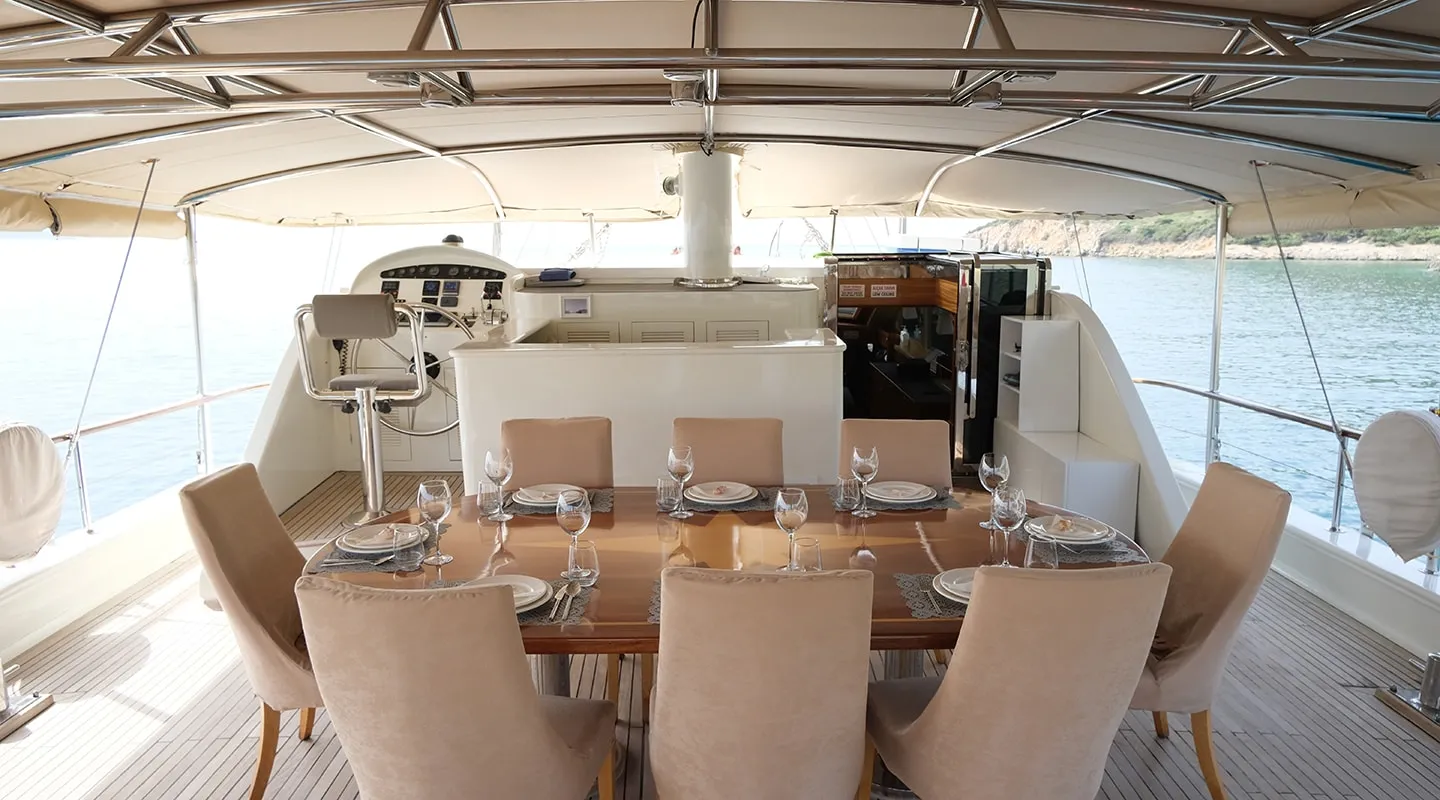 QUEEN OF SEA Aft deck