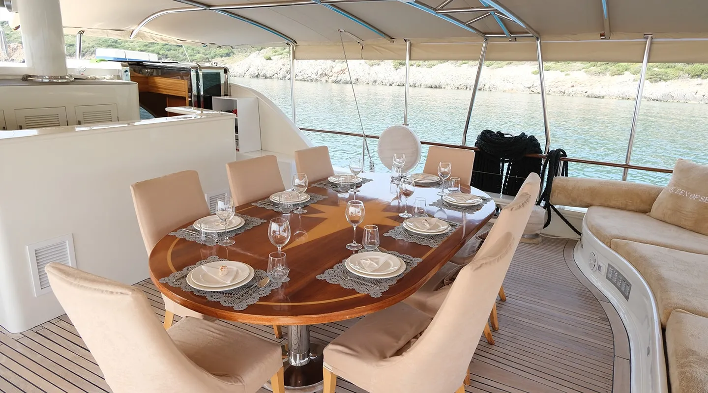 QUEEN OF SEA Aft deck