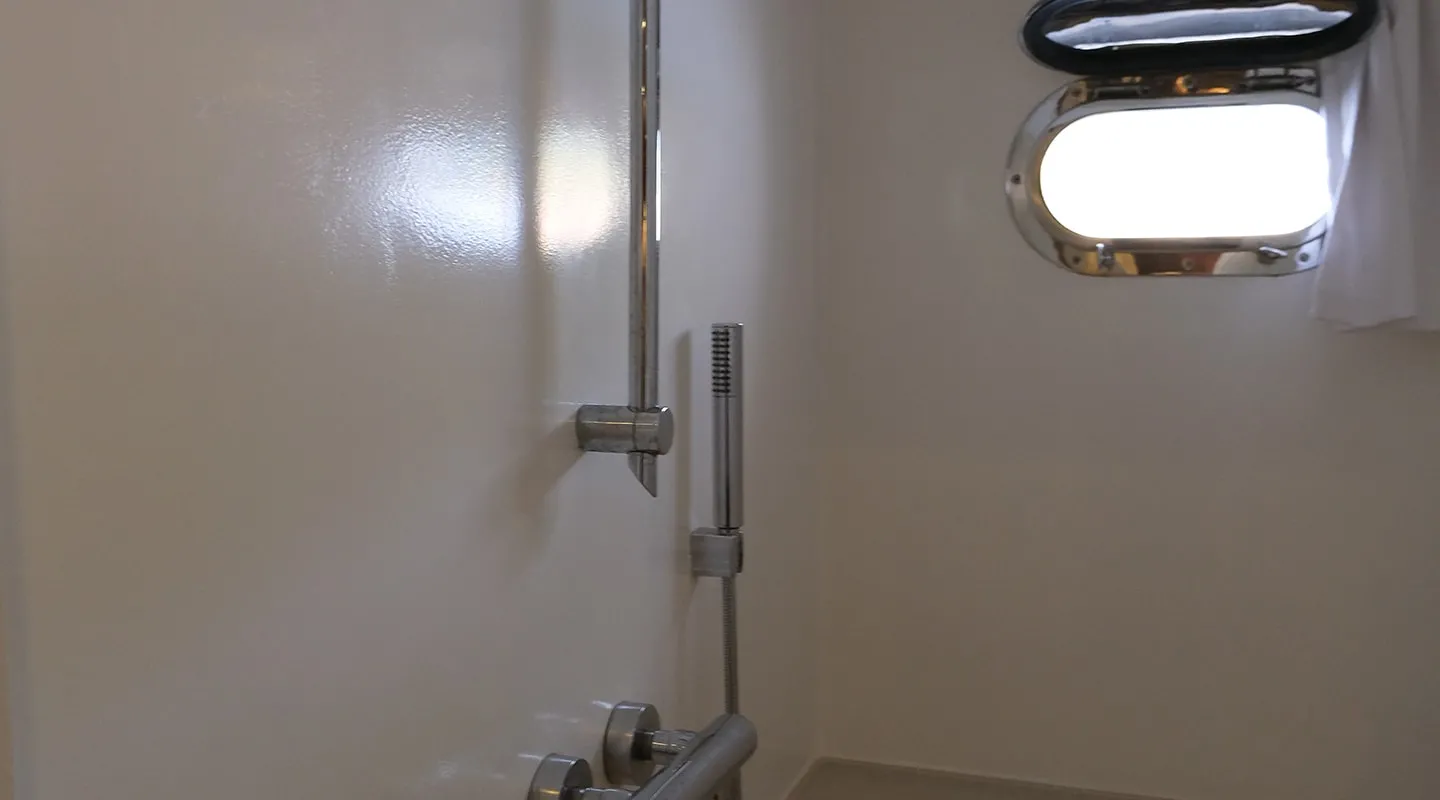 QUEEN OF SEA Bathroom