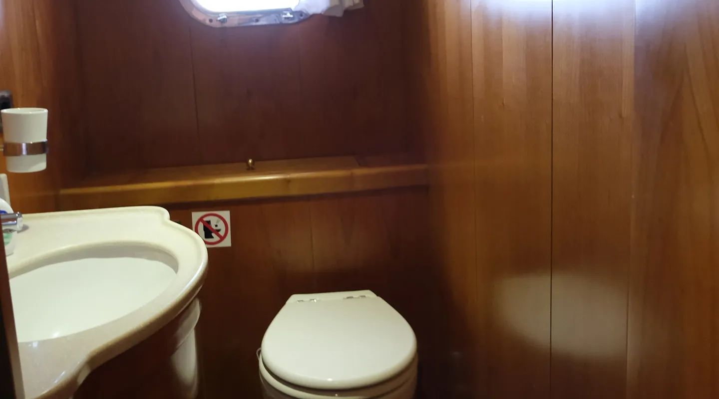 QUEEN OF SEA Bathroom