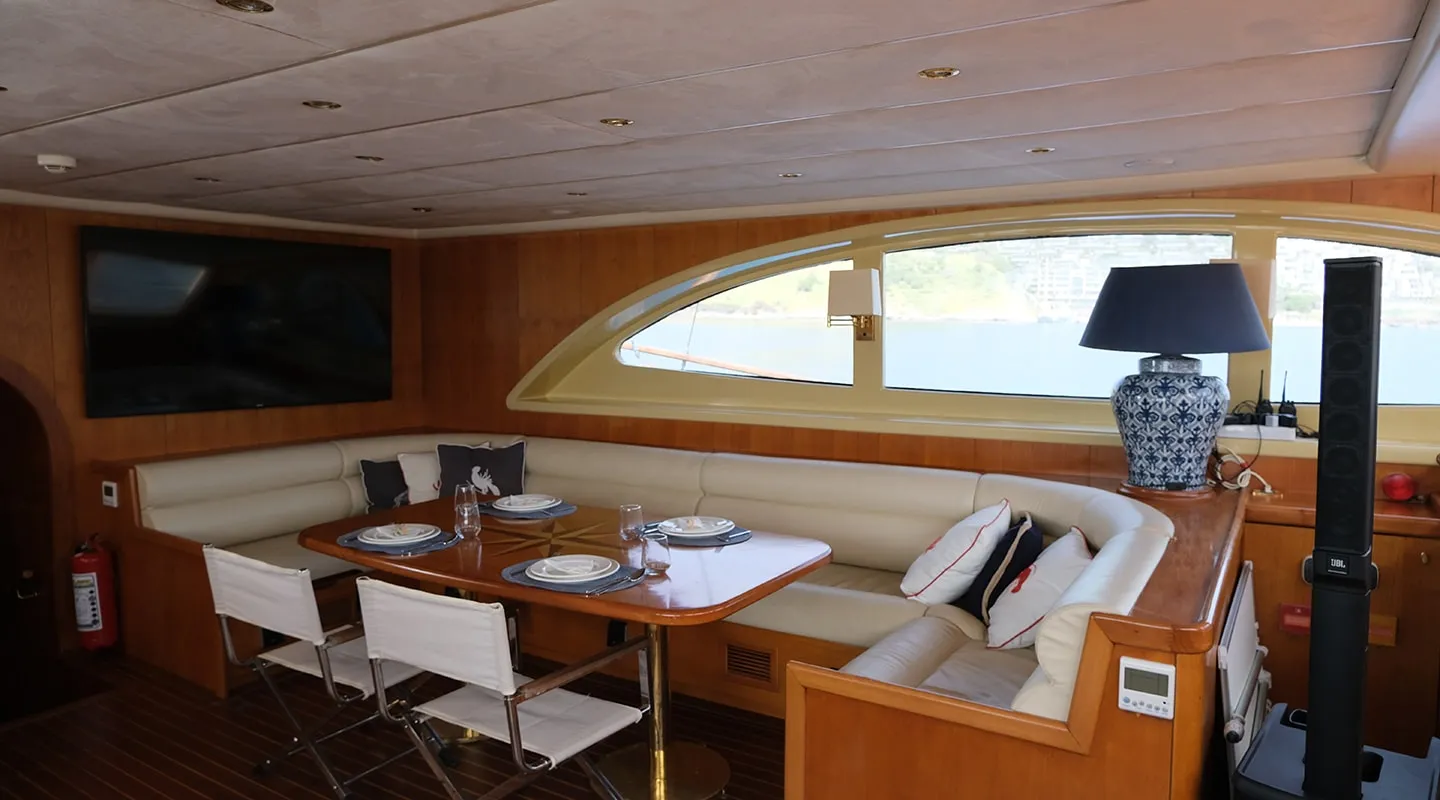 QUEEN OF SEA Saloon