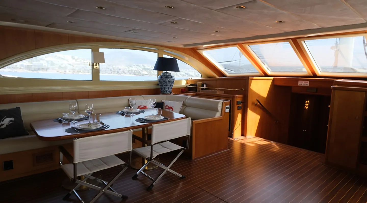 QUEEN OF SEA Saloon