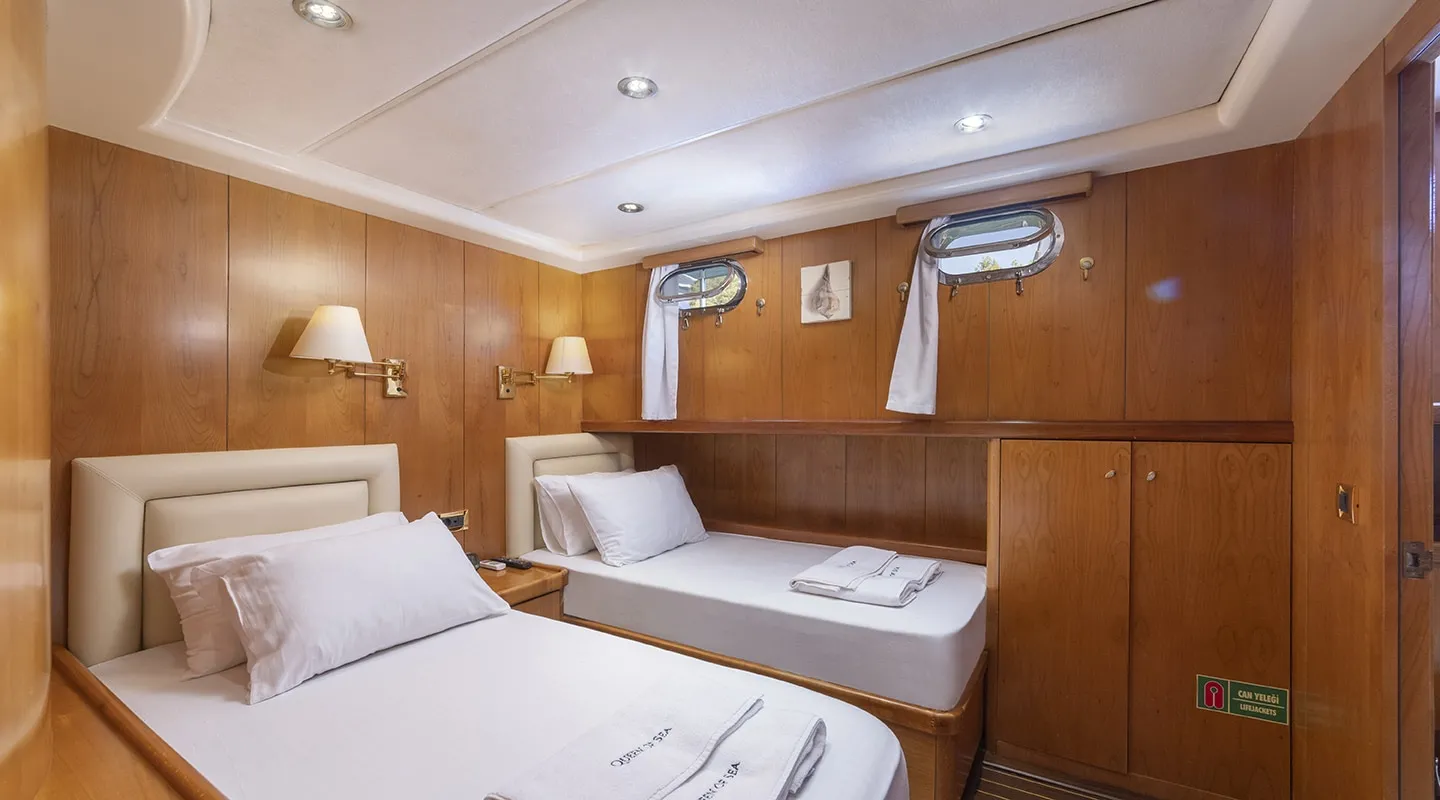 QUEEN OF SEA Twin cabin