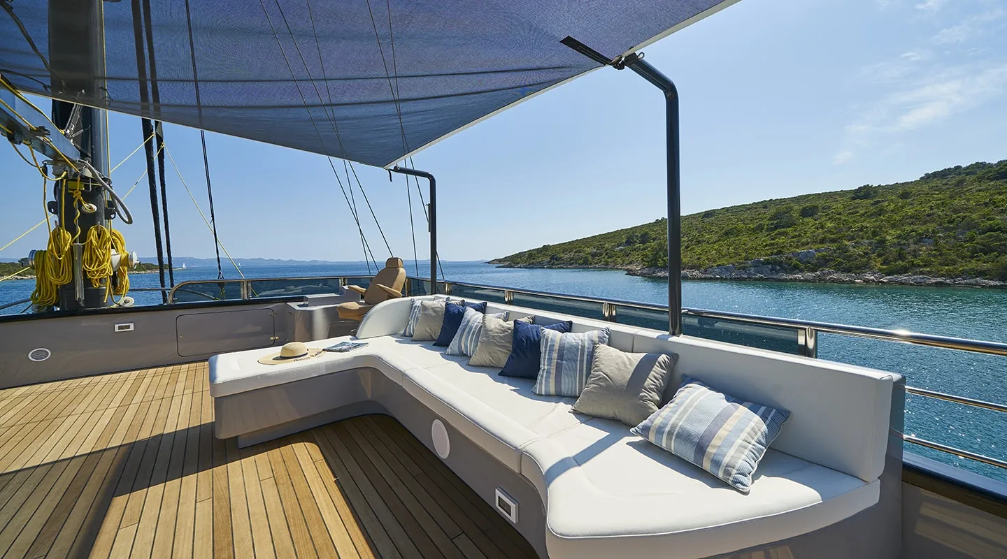 RARA AVIS Sun deck