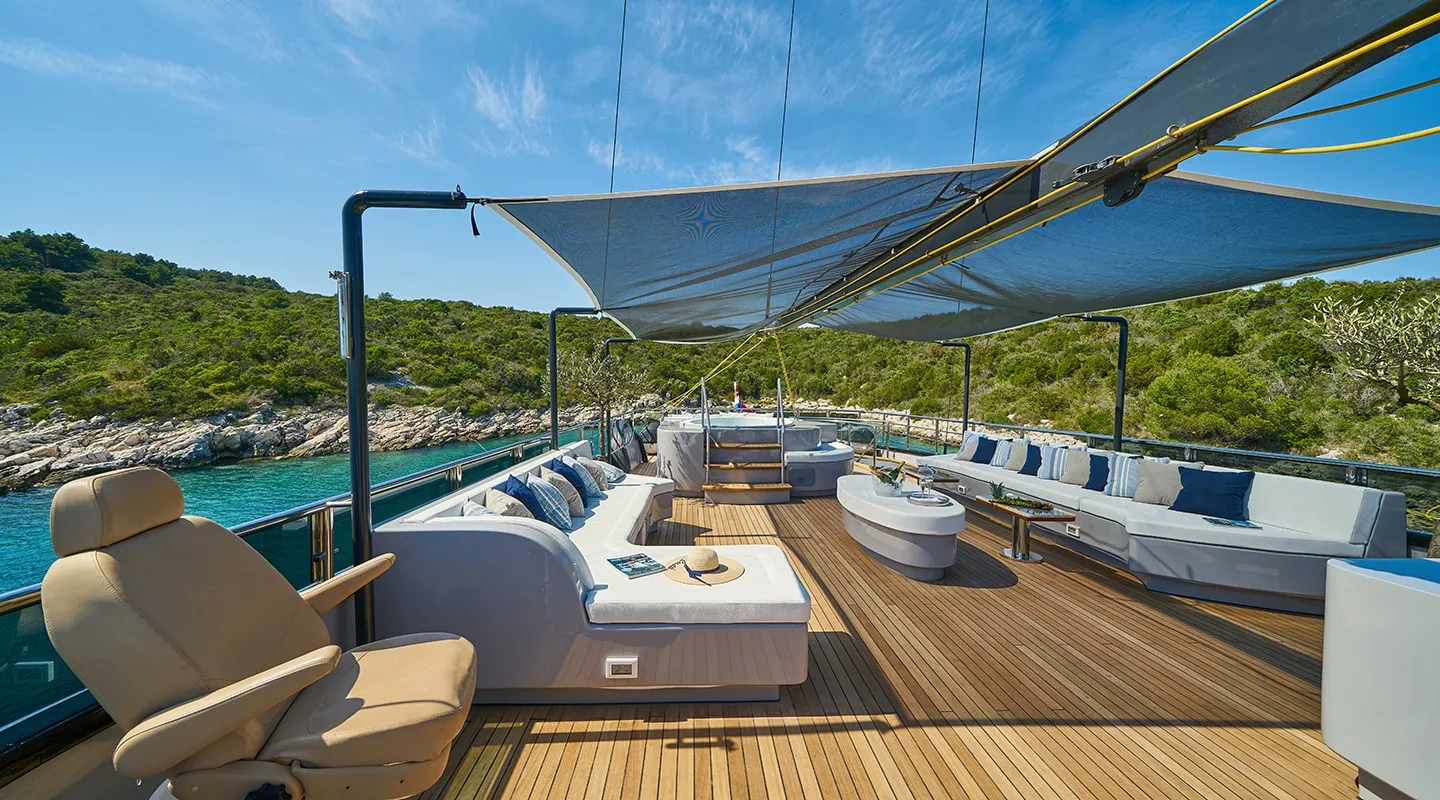 RARA AVIS Sun deck