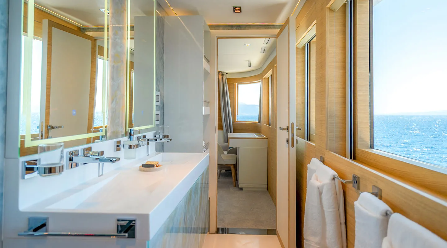 RENATA Master ensuite