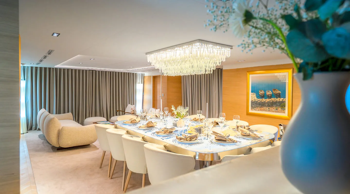 RENATA Salon dining