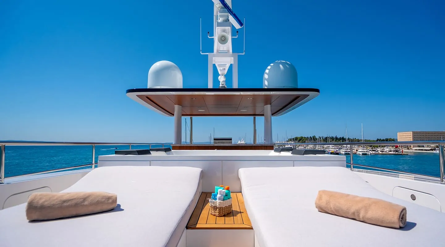 RENATA Sundeck jacuzzi