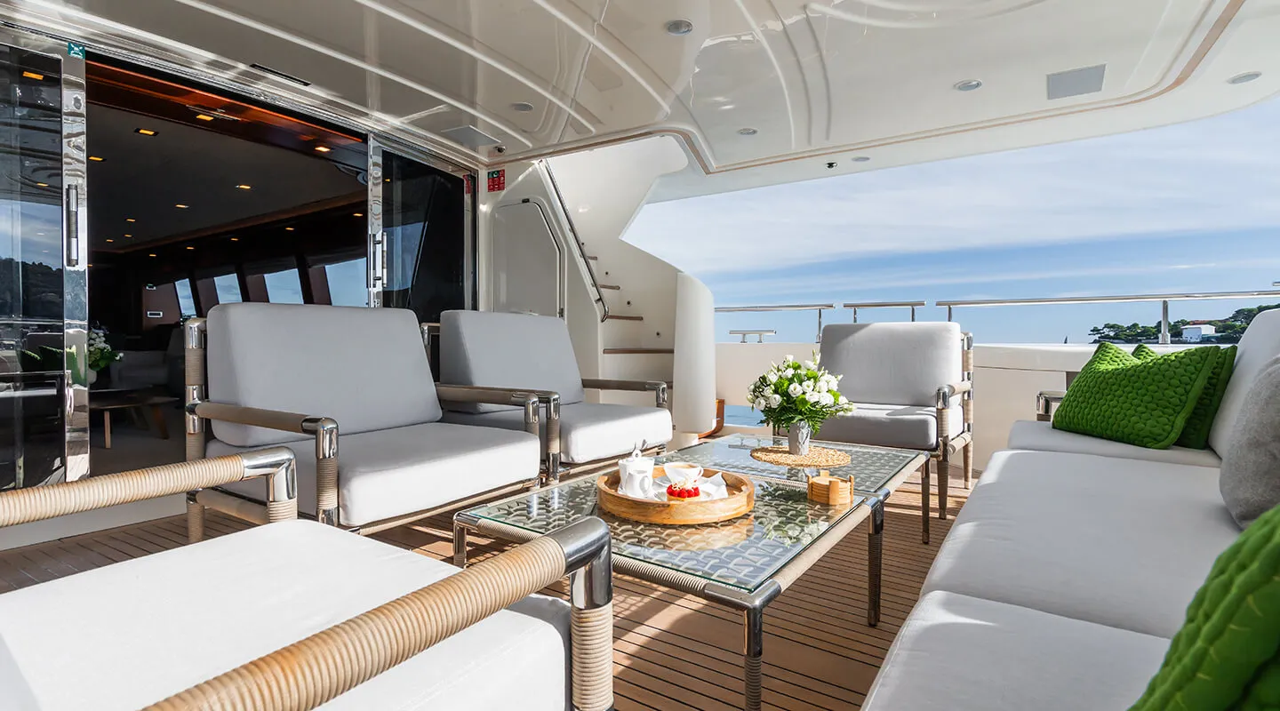 ROBUSTO Aft deck