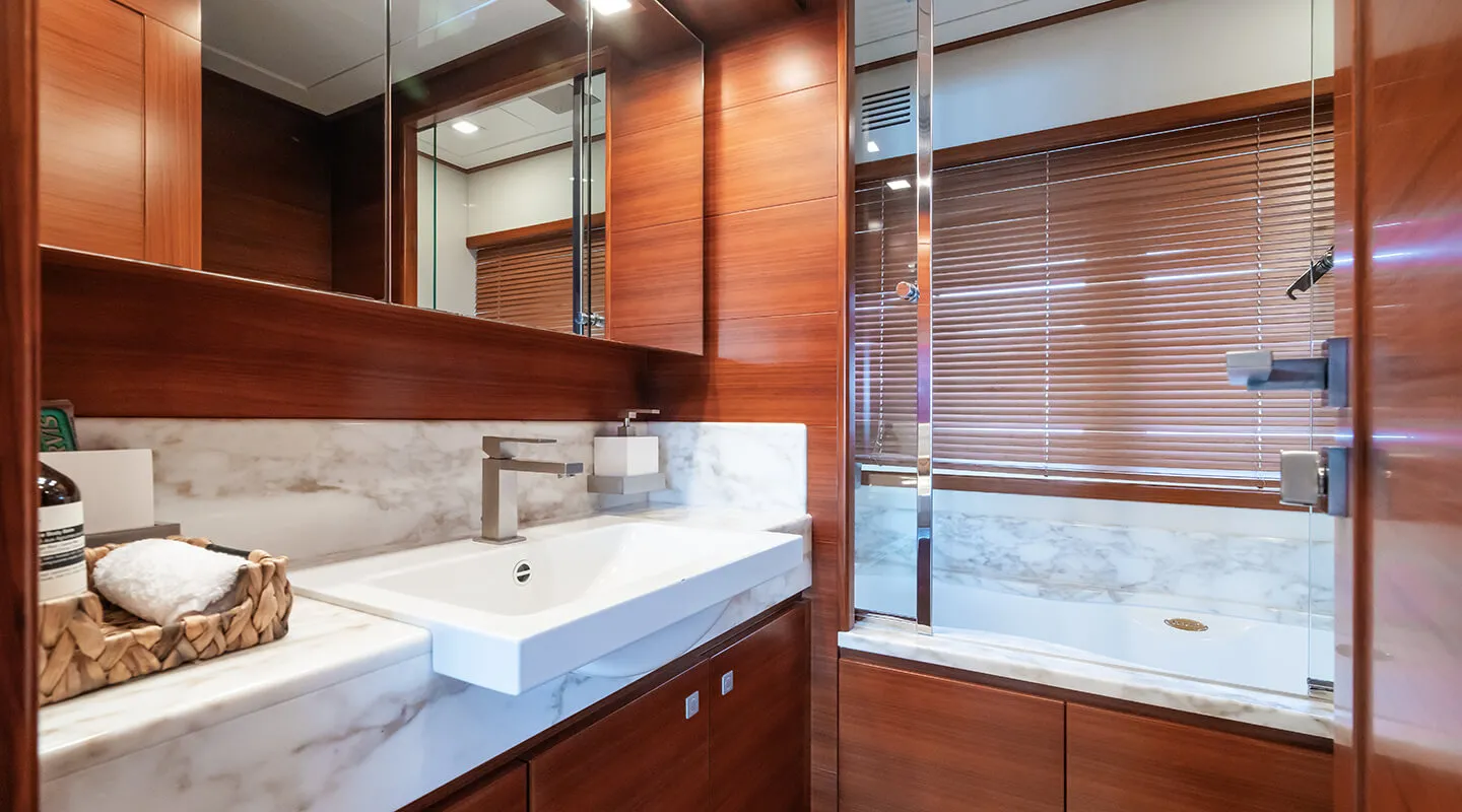 ROBUSTO Bathroom