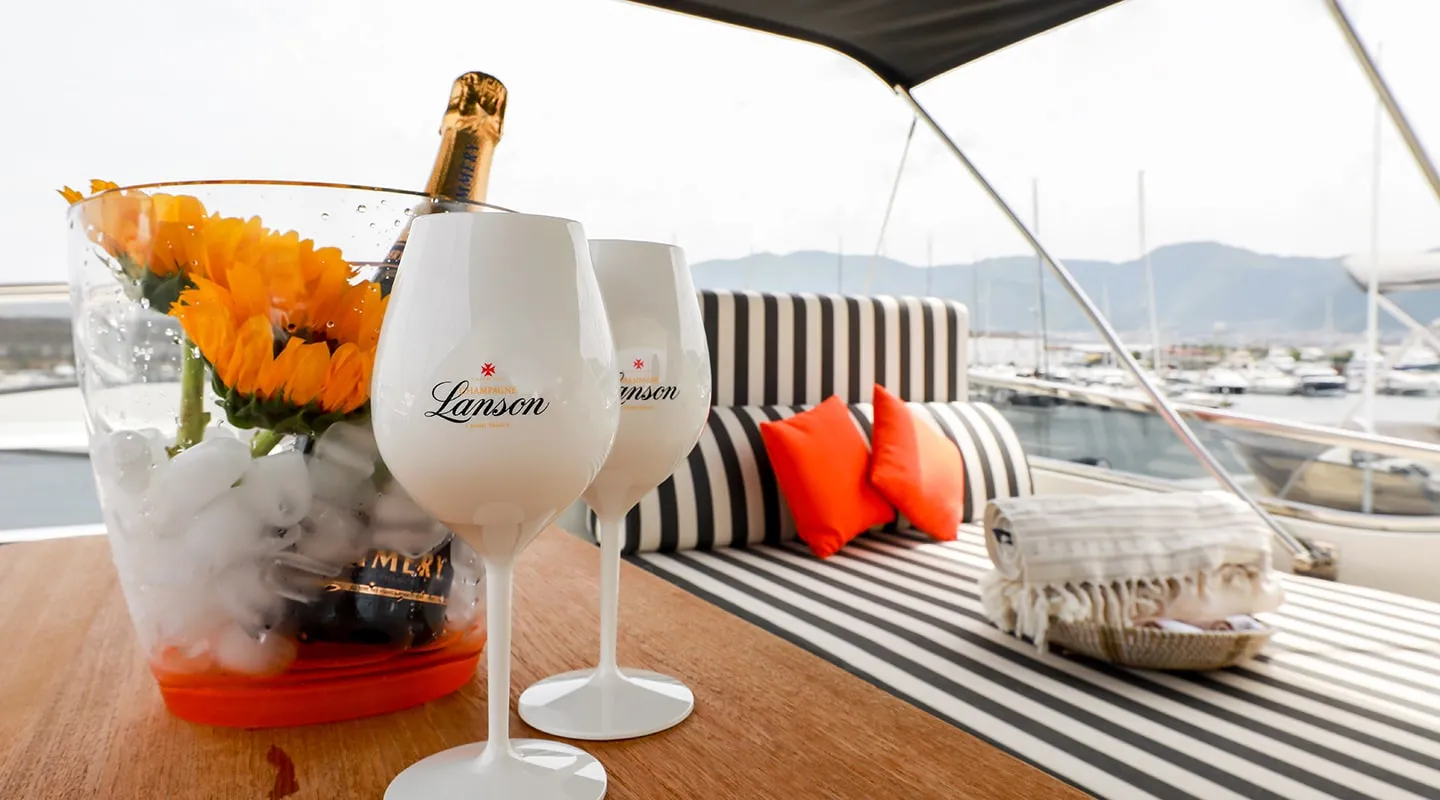 SERENITY III Drink service
