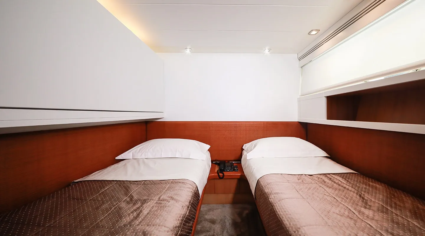 SERENITY III Twin cabin