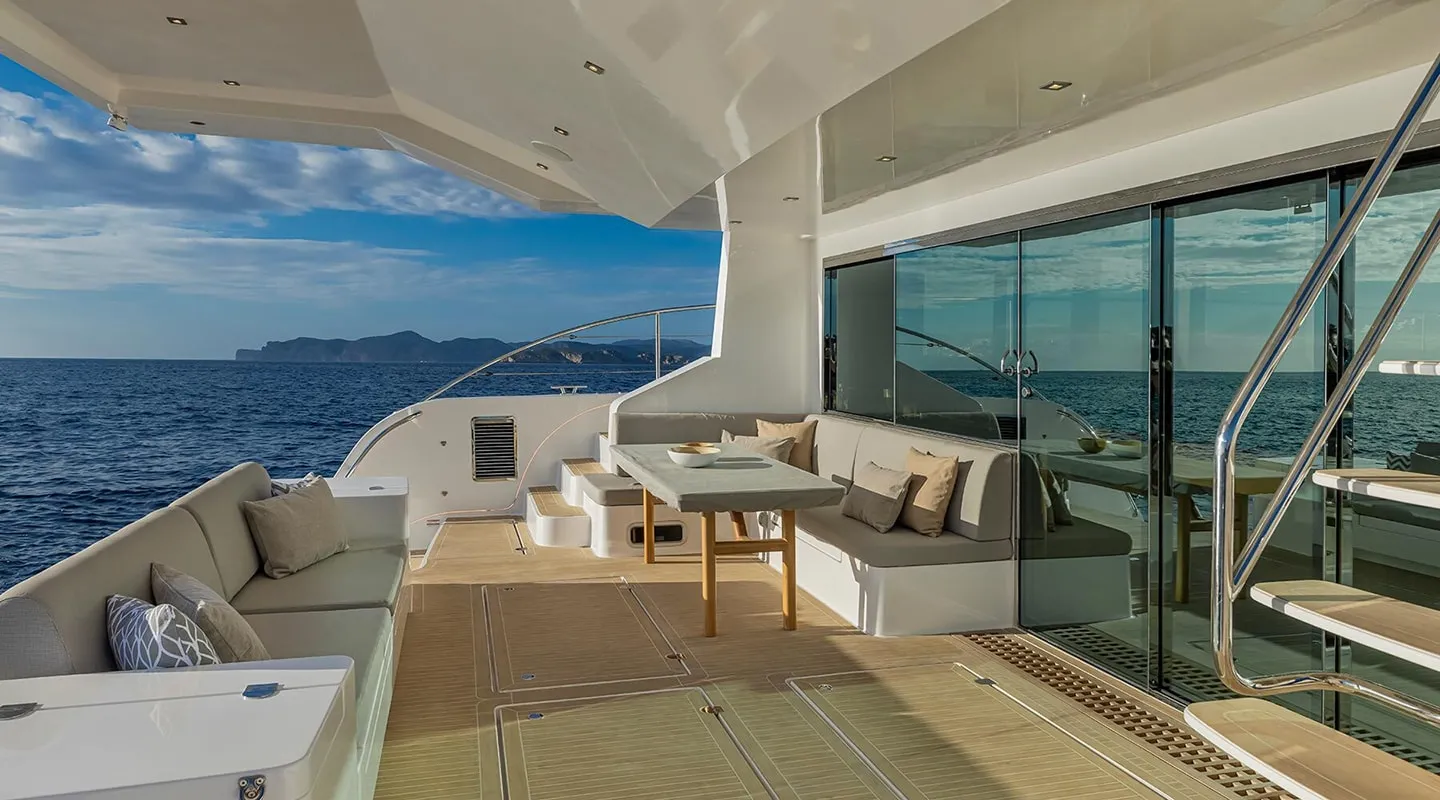 SILENT DREAM Aft deck