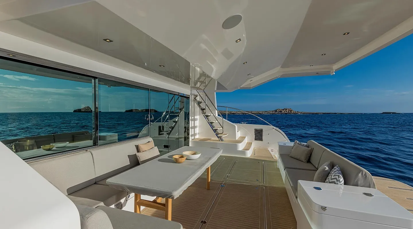 SILENT DREAM Aft deck