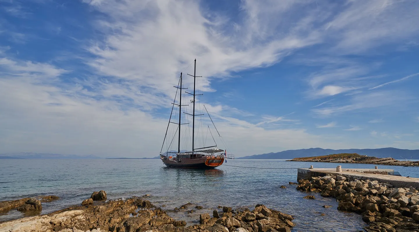 STELLA MARIS Anchored