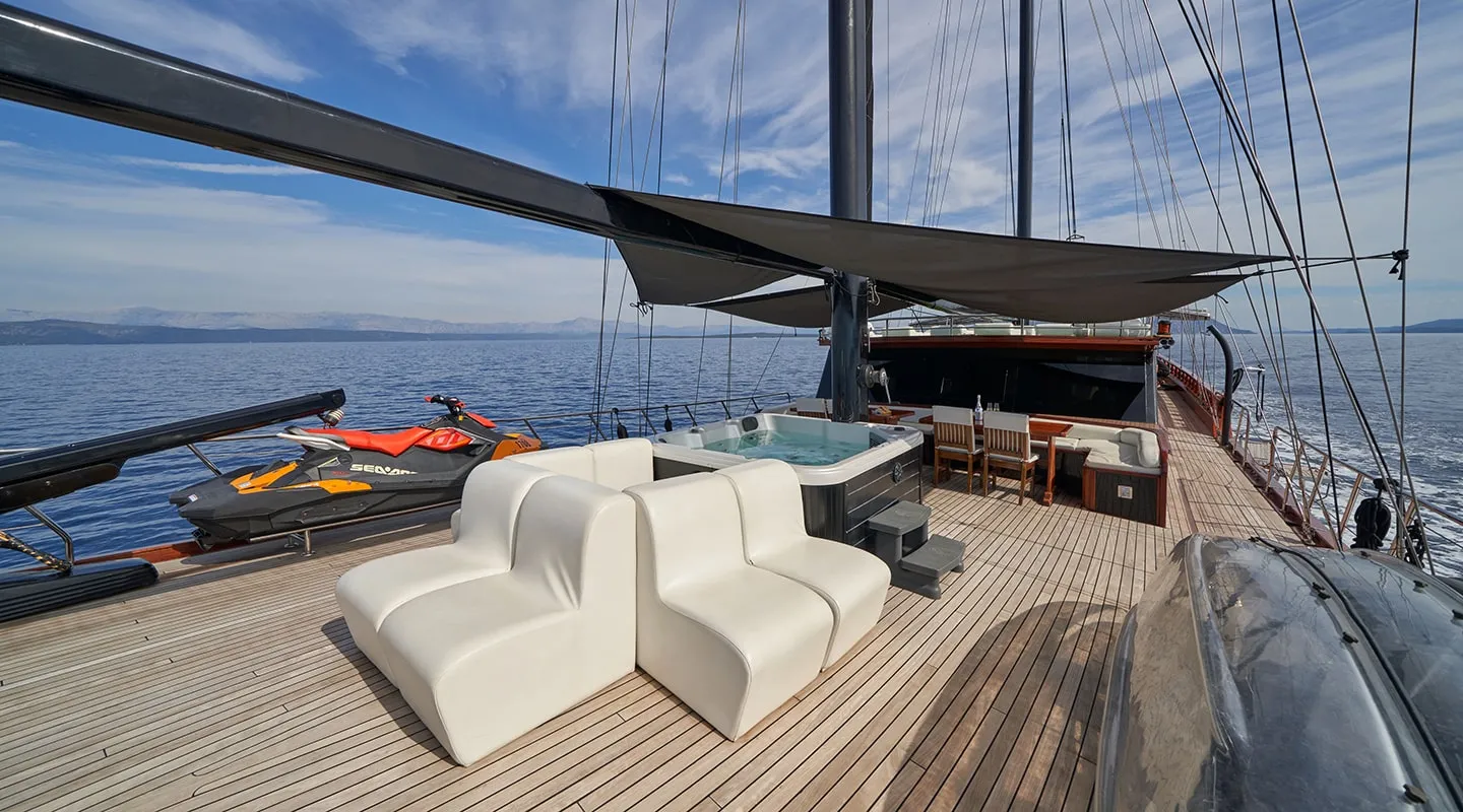 STELLA MARIS Bow deck