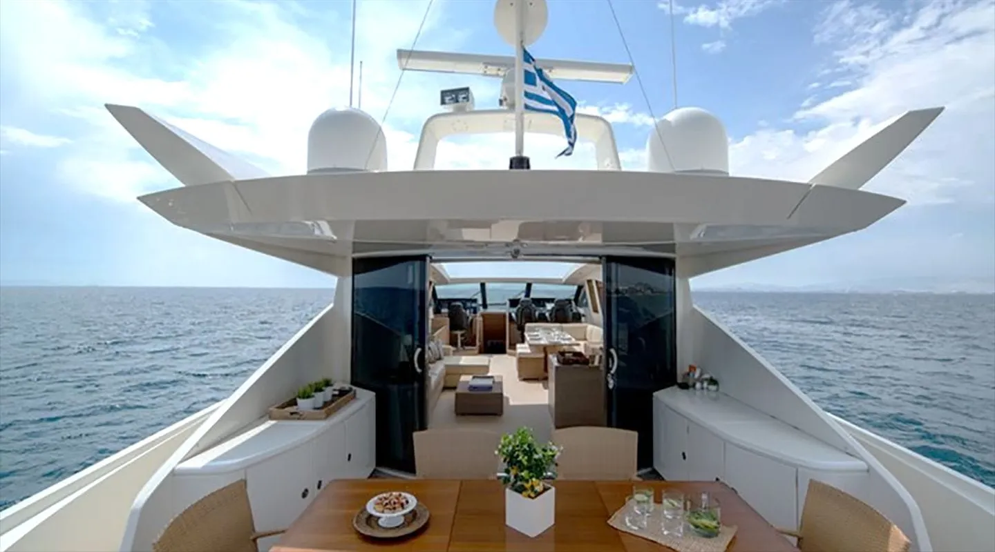 SUN ANEMOS Aft deck