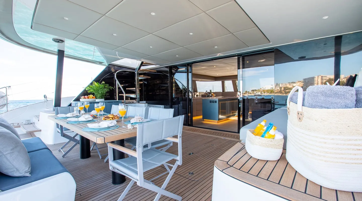 SUN BREEZE Aft deck