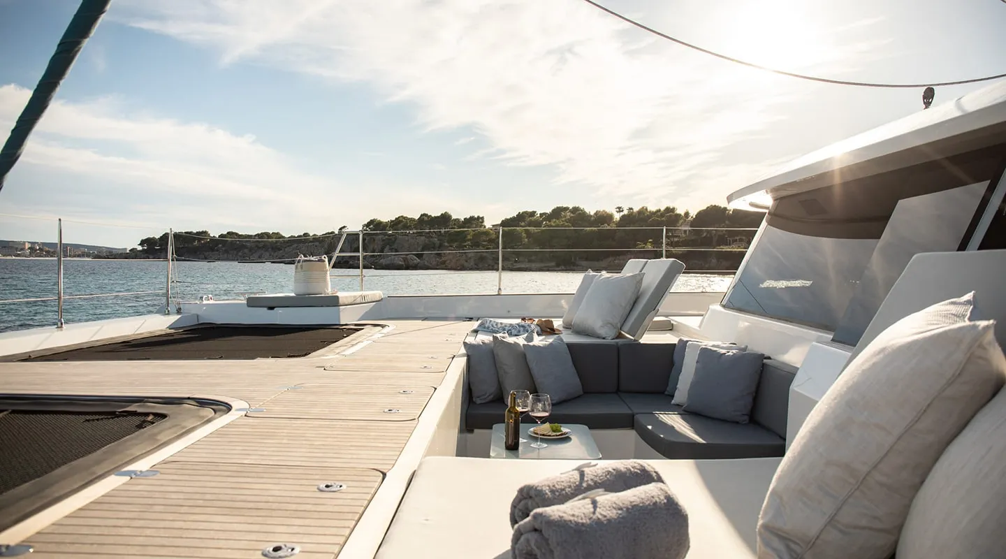 SUN BREEZE Bow deck