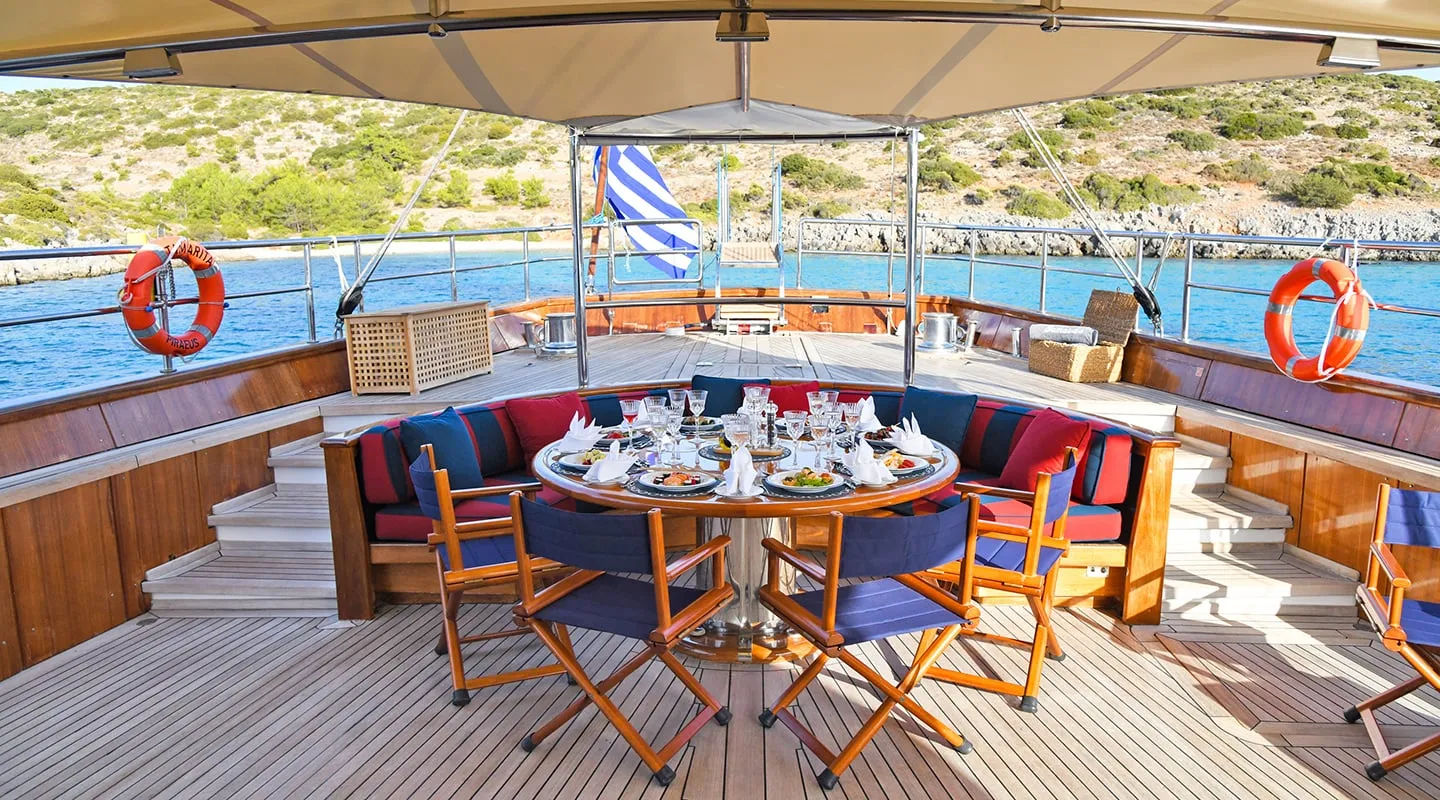 TAMARITA Aft deck