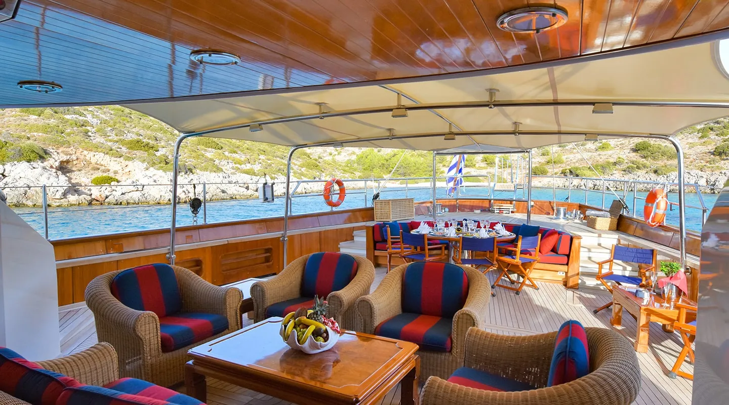 TAMARITA Aft deck