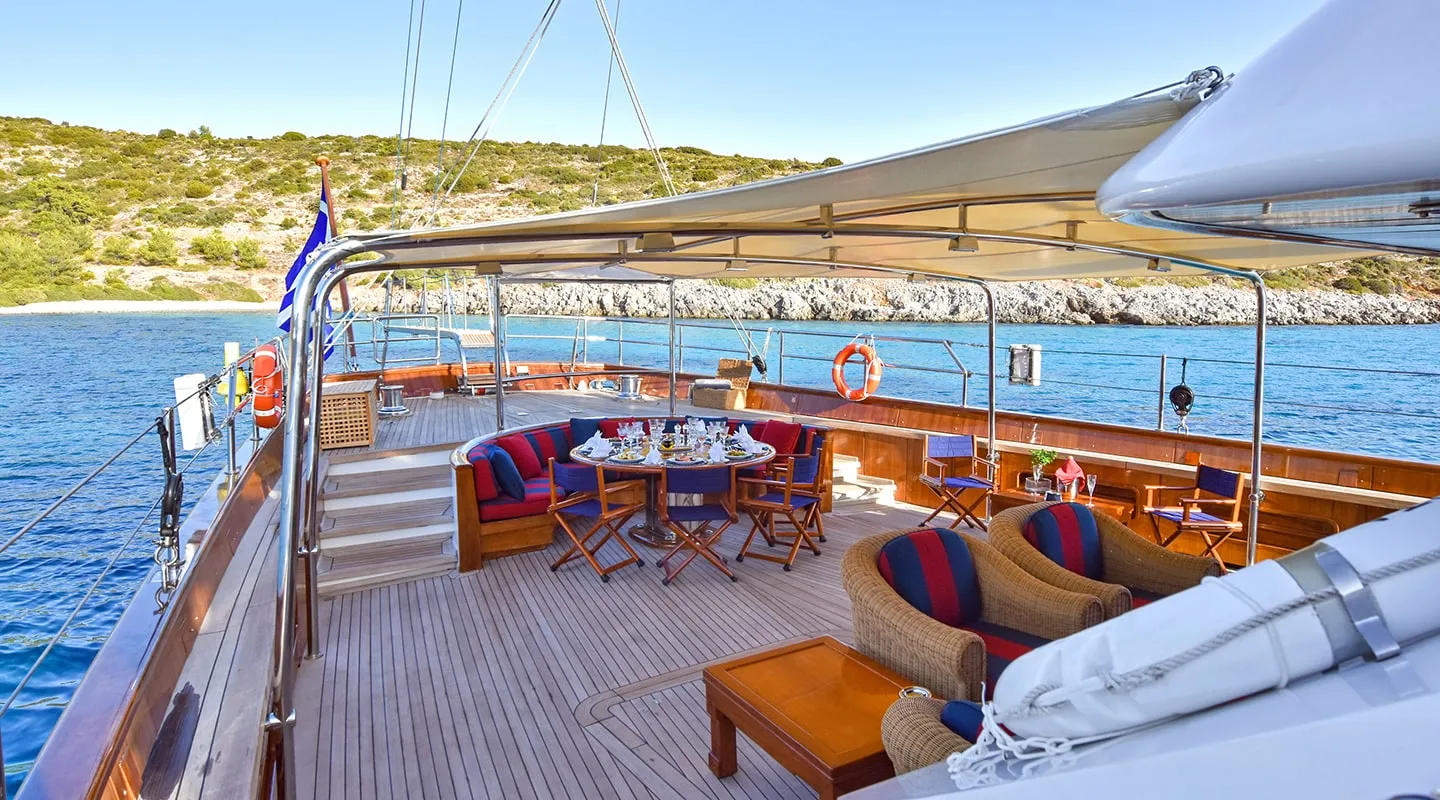 TAMARITA Aft deck