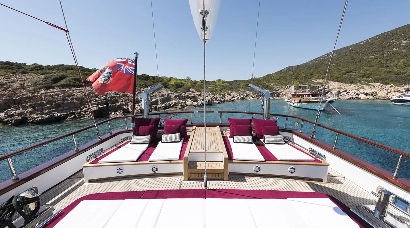 THAT'S AMORE Aft deck