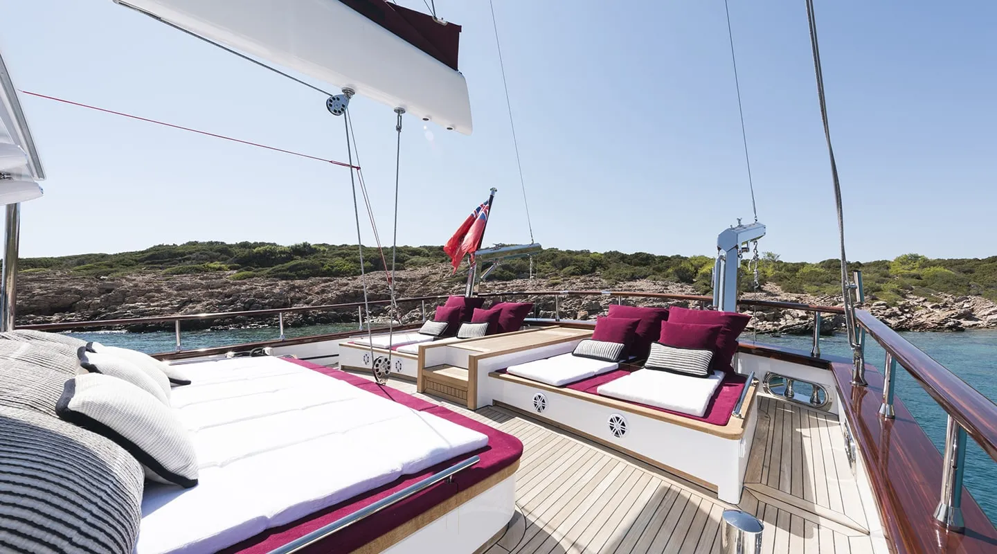 THAT'S AMORE Aft deck