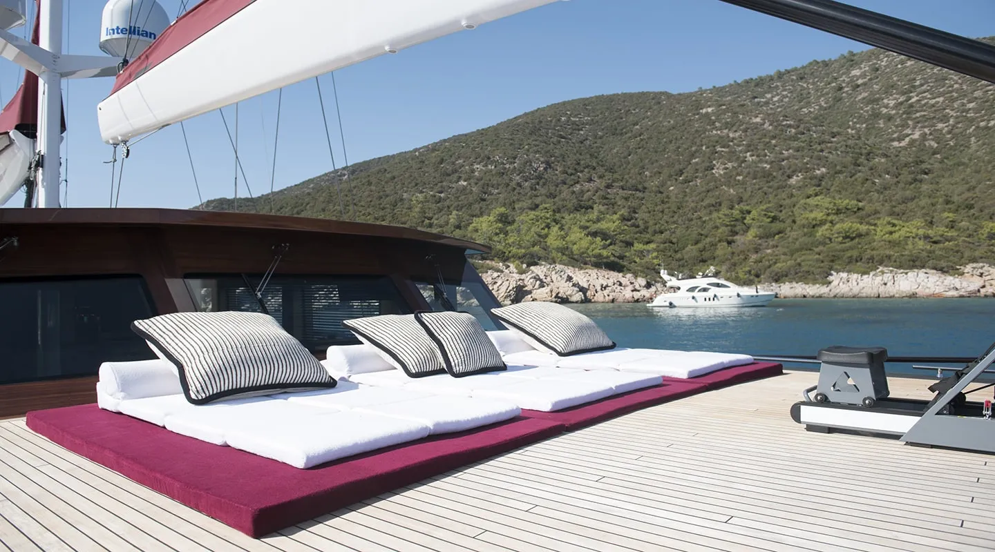 THAT'S AMORE Sun deck