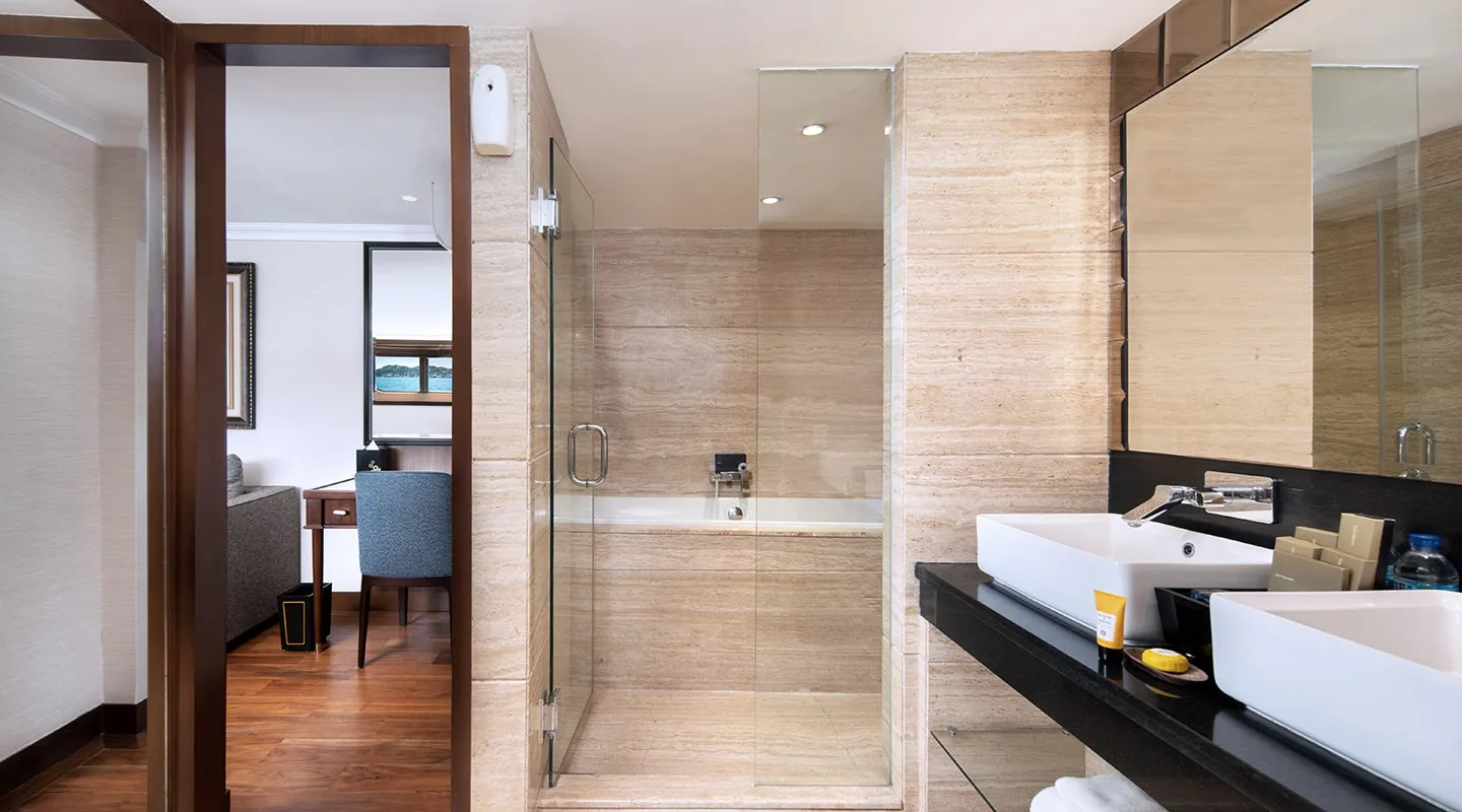 THE TRANS LUXURY YACHT Bathroom