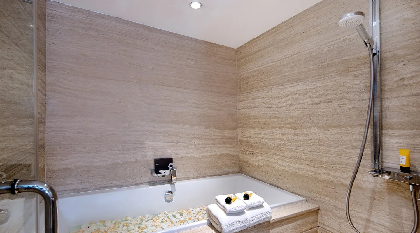 THE TRANS LUXURY YACHT Bathroom