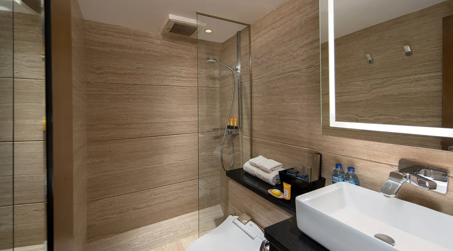 THE TRANS LUXURY YACHT Bathroom