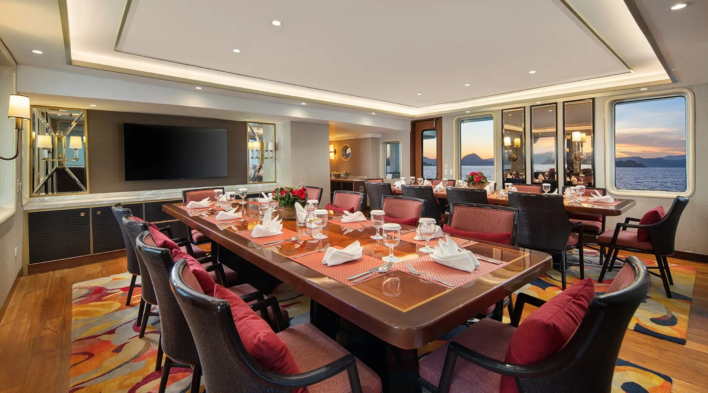 THE TRANS LUXURY YACHT Dinning area