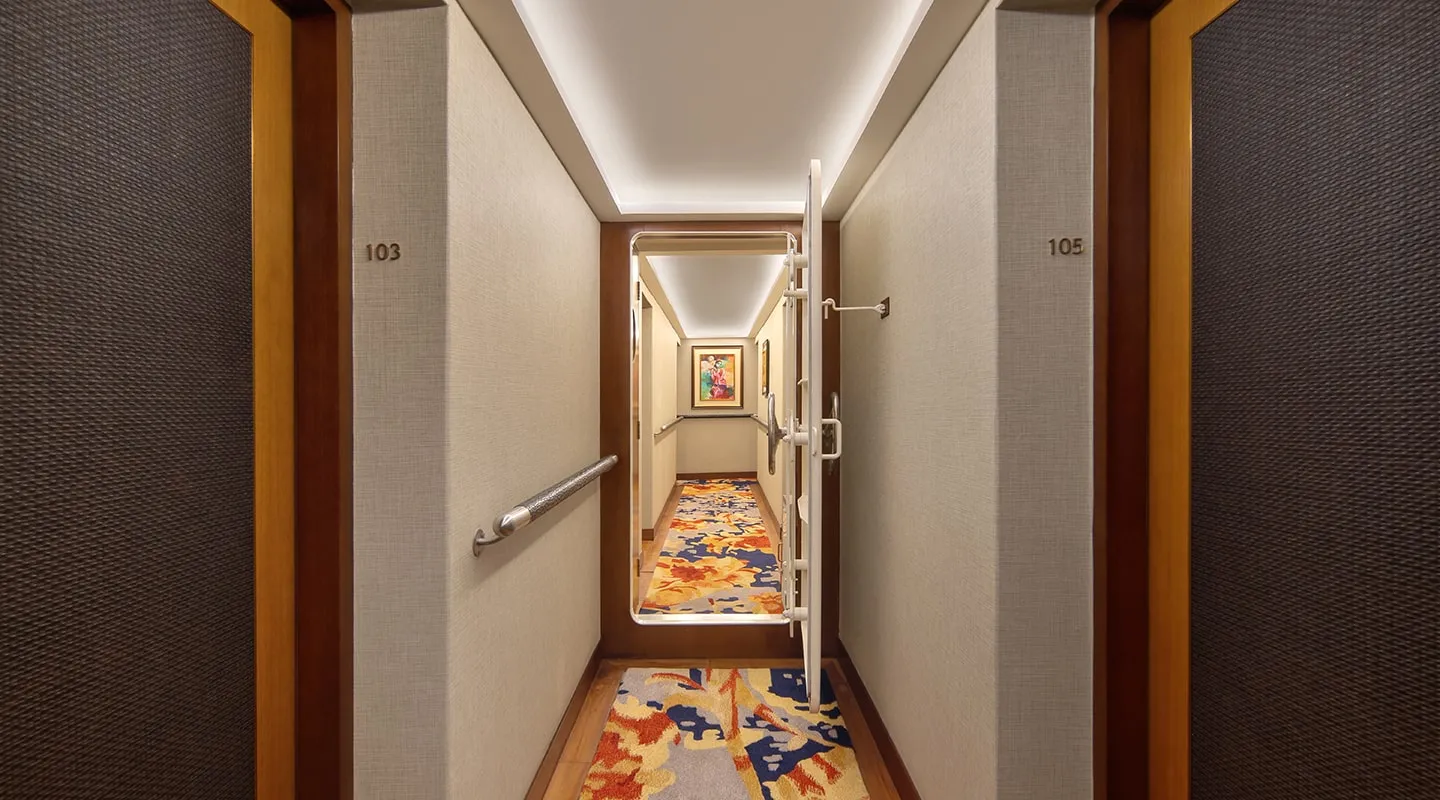 THE TRANS LUXURY YACHT Hallway