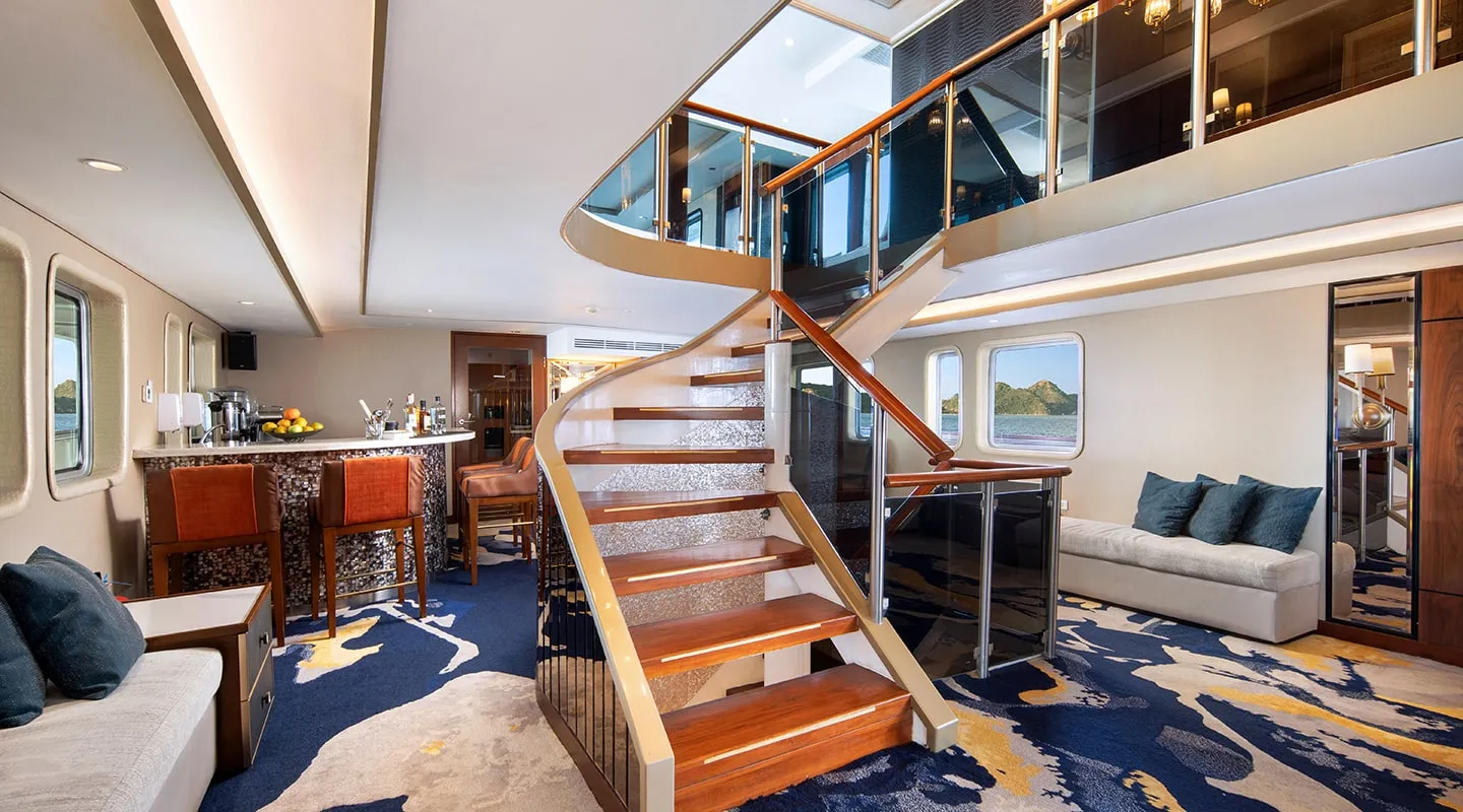 THE TRANS LUXURY YACHT Lounge area