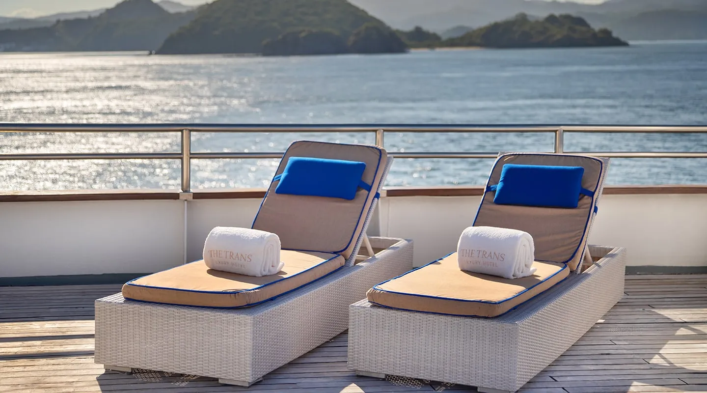 THE TRANS LUXURY YACHT Sun loungers