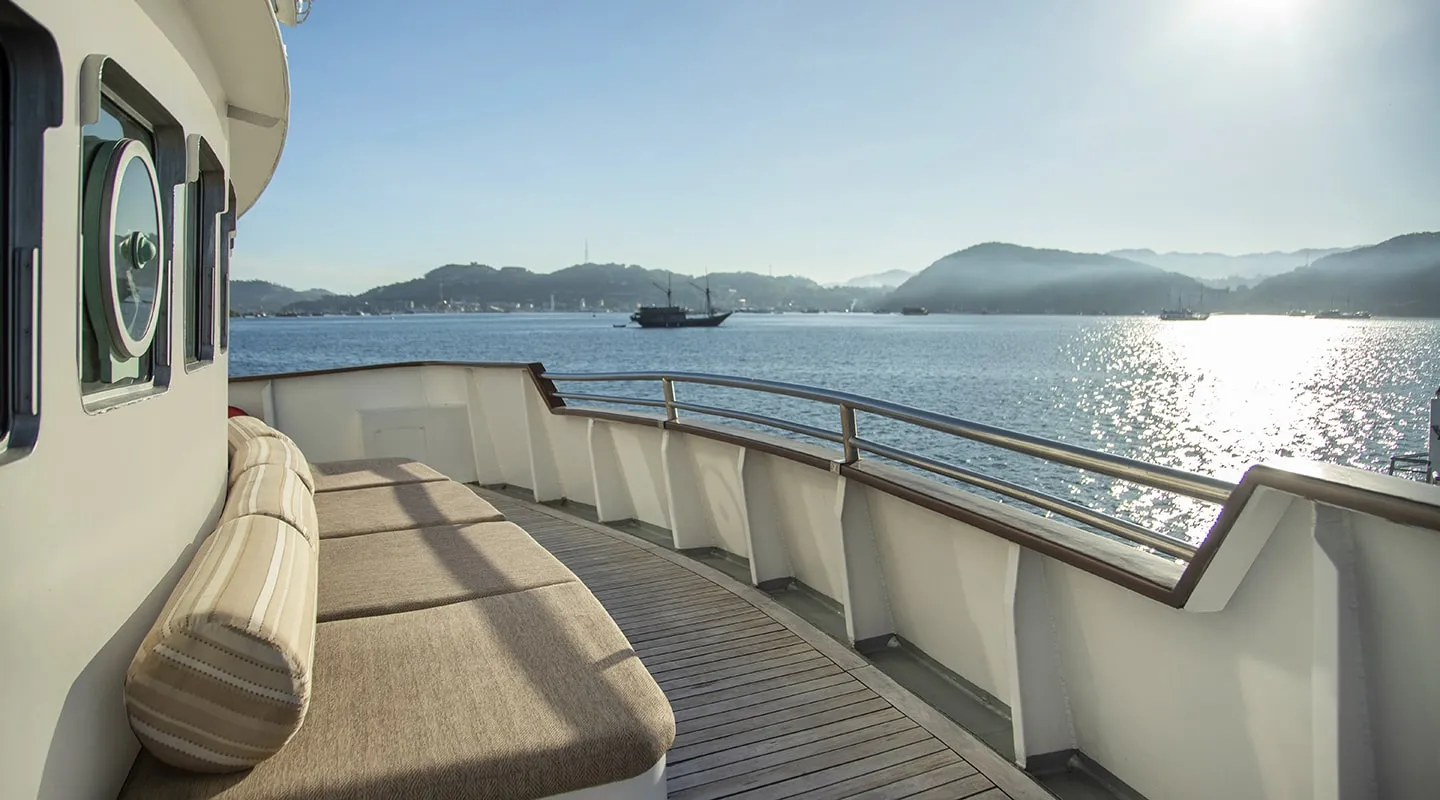THE TRANS LUXURY YACHT Upper deck