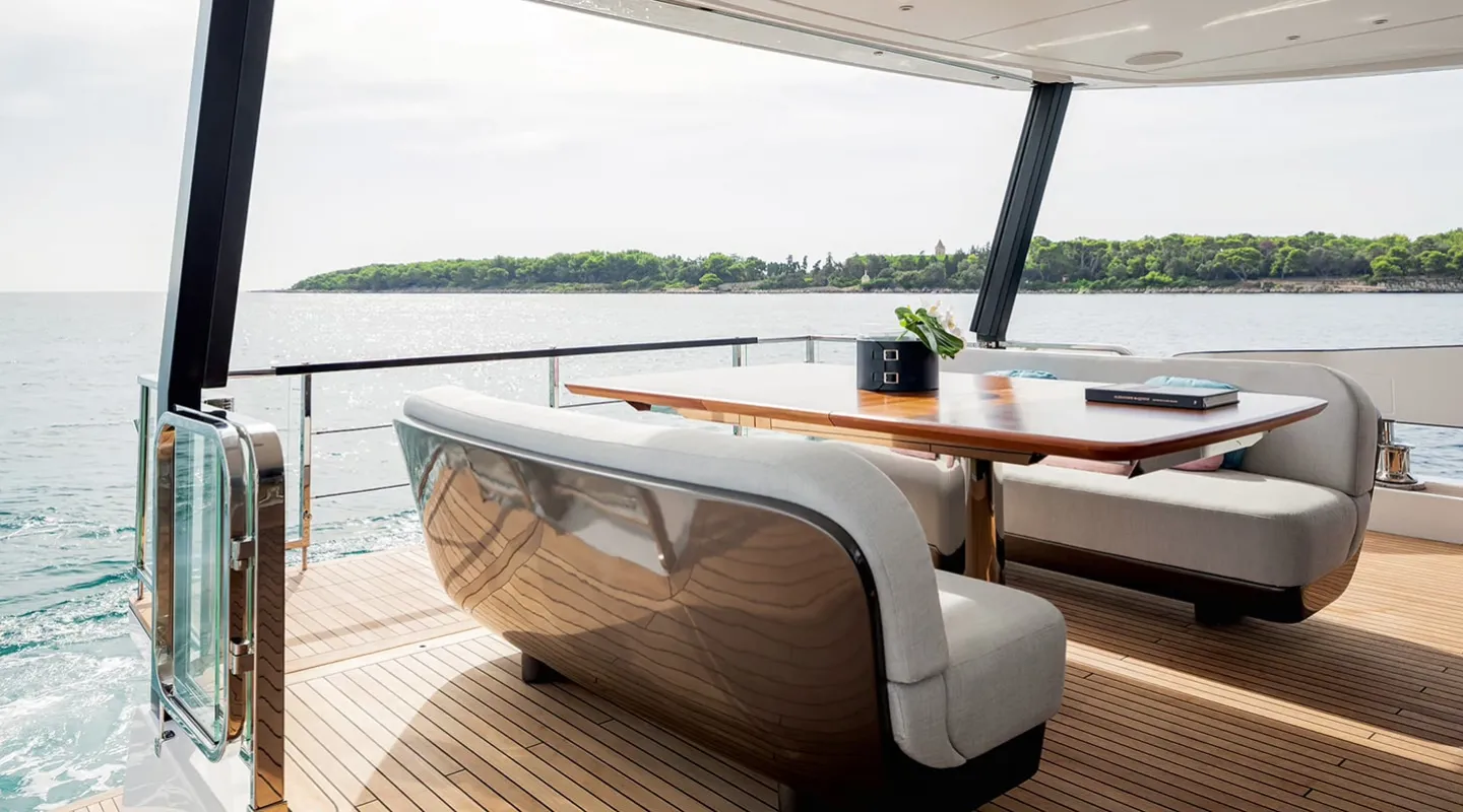 VIVA II Aft deck