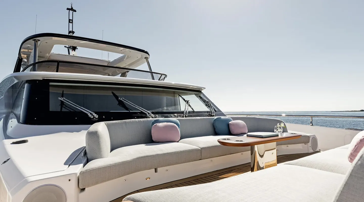 VIVA II Bow deck