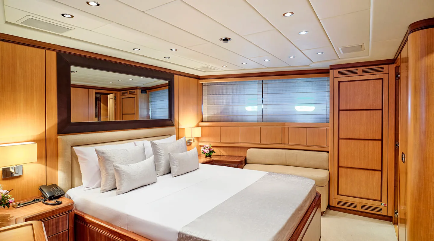 WET PANTHER Master cabin
