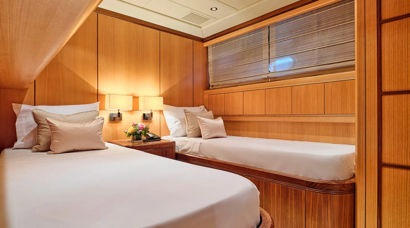 WET PANTHER Twin cabin