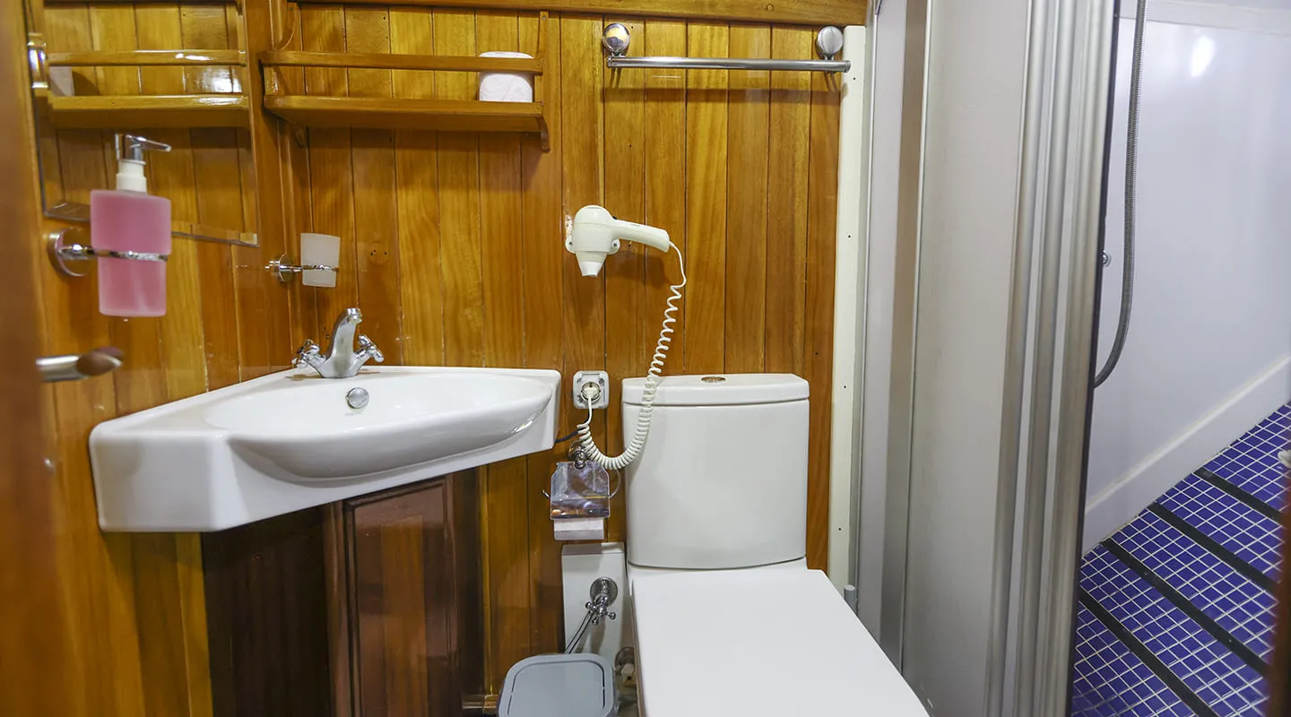 YA SELAM Bathroom