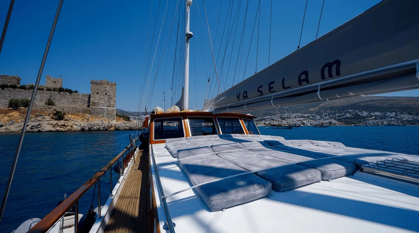 YA SELAM Sun deck