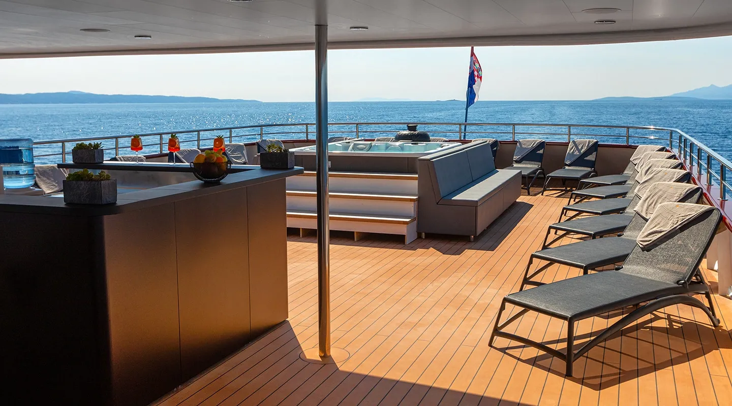 YOLO Sun deck