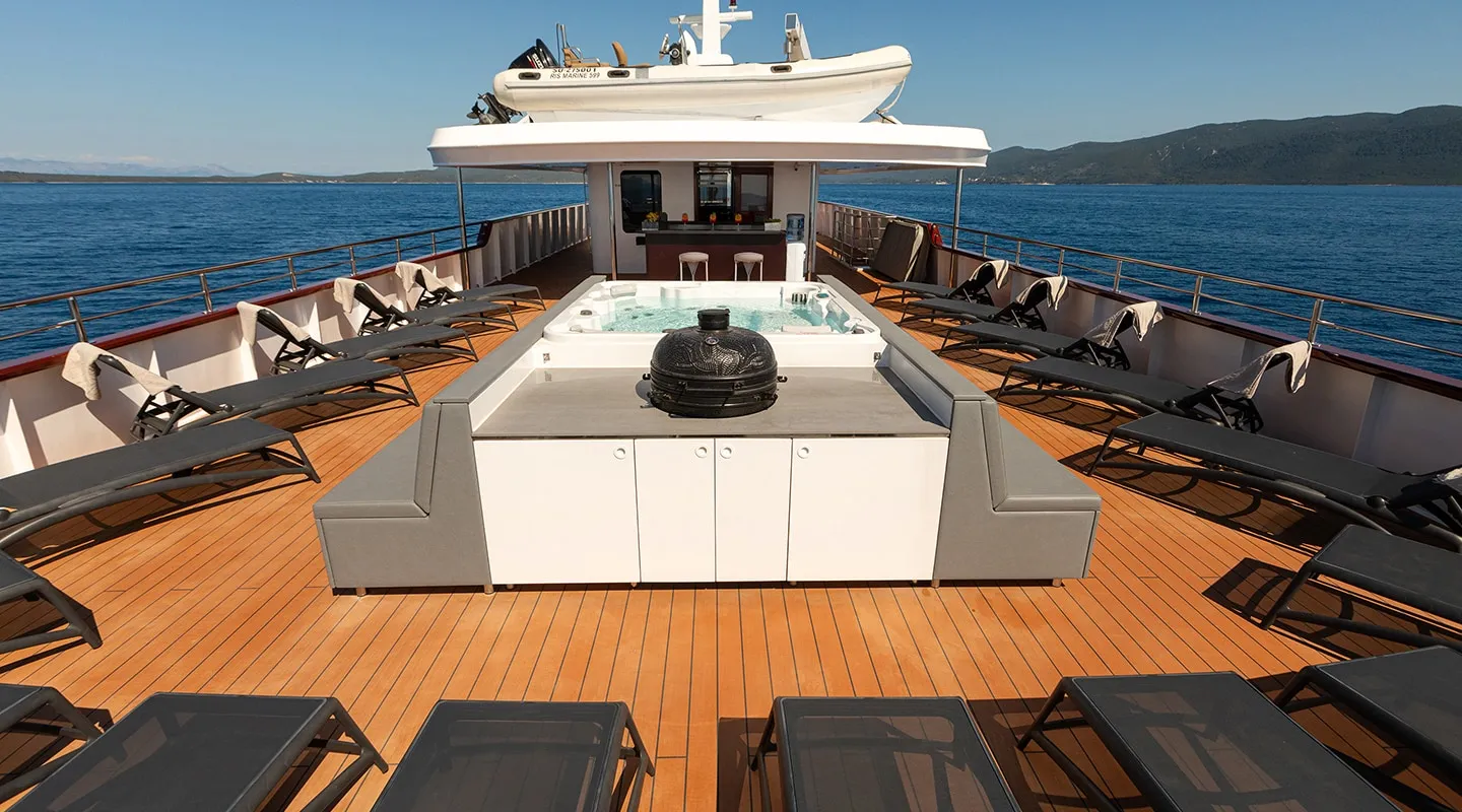 YOLO Sun deck