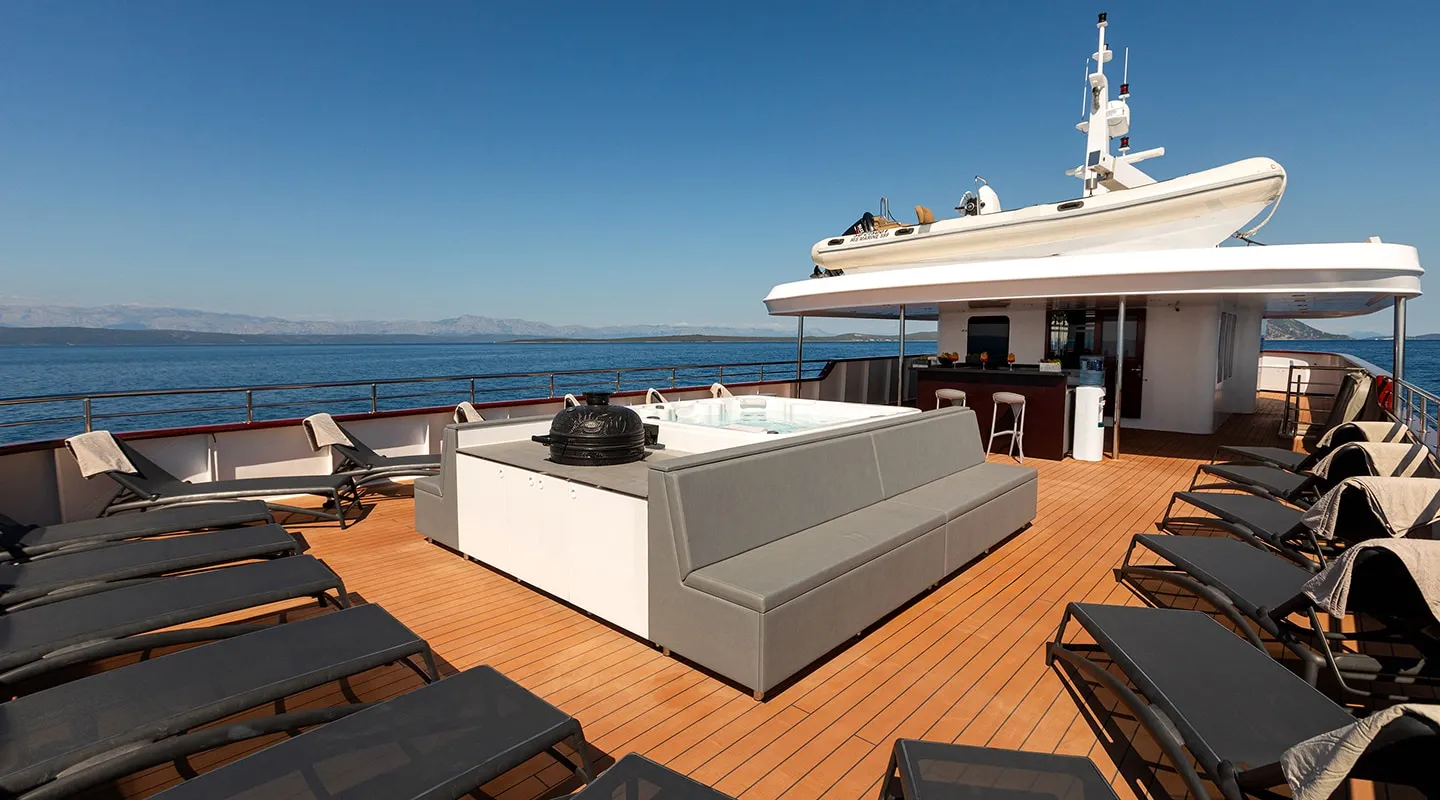 YOLO Sun deck