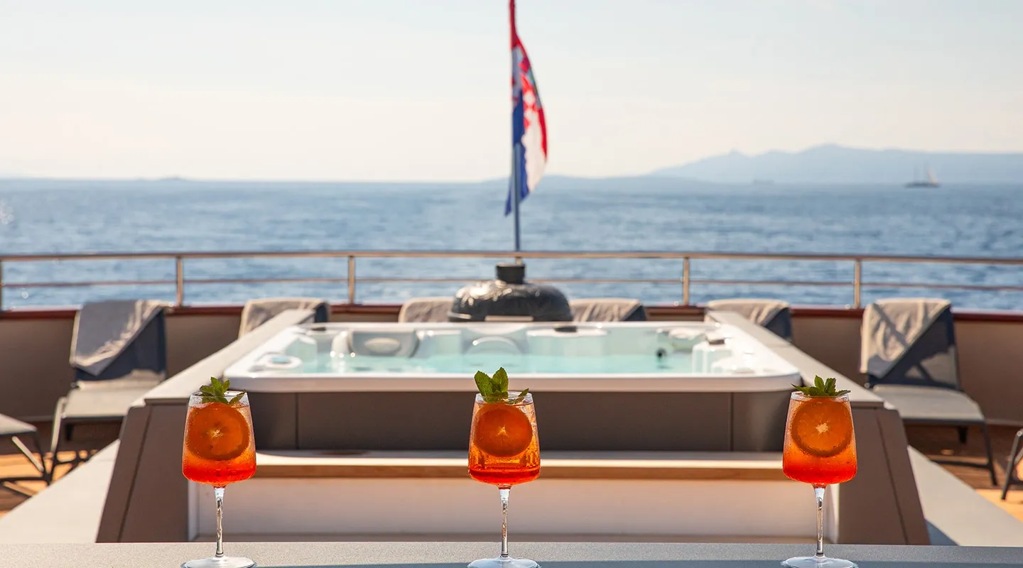 YOLO Sun deck