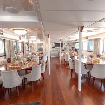 CRISTAL Saloon
