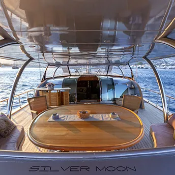 SILVER MOON Aft deck