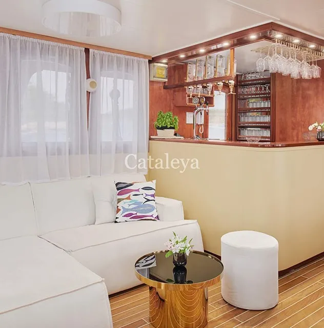 CATALEYA Saloon